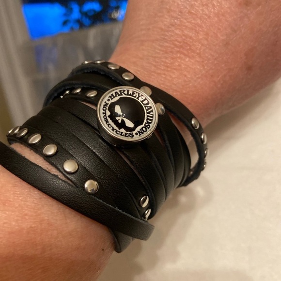 - HD Snap Button Wrap Bracelet - Picture 2 of 9